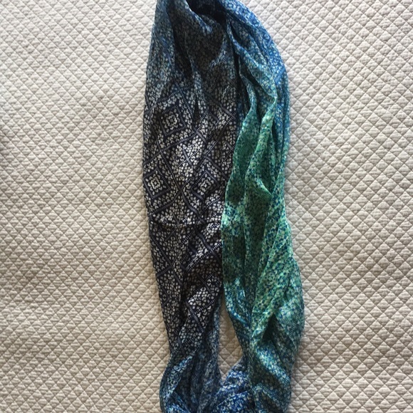 Women’s scarf - Picture 3 of 4